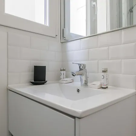 Charming Appt 2 Bdr 4p Sacre-coeur Lägenhet *